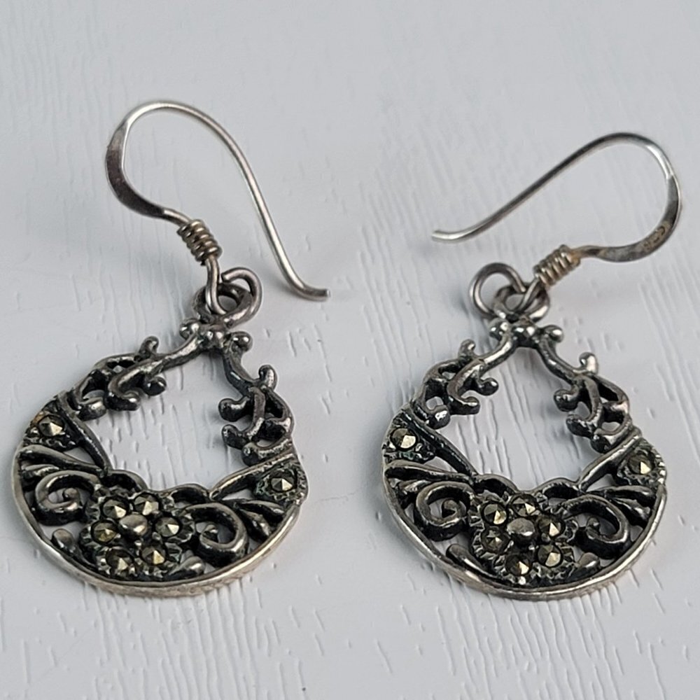 Vtg. Signed MO 925 Sterling Silver Marcasite Dangle Earrings 0.5" Pierced Hook